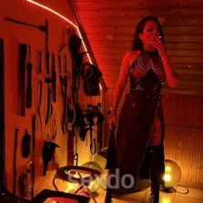 Mistress Mel - nur fuer +Club Mitglieder