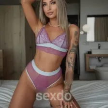 Heiße Ariana - nur fuer +Club Mitglieder